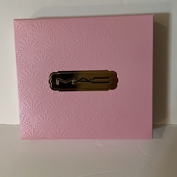 MAC Pink Sparkly Round Cosmetic Case - Picture 8 of 8